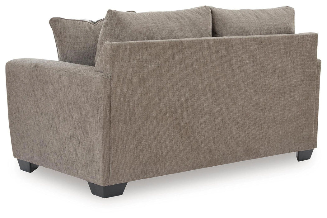 Loreo Loveseat