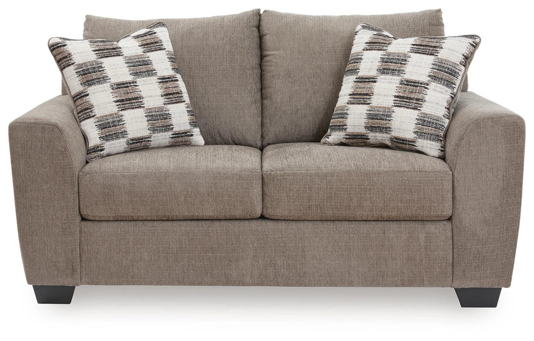 Loreo Loveseat